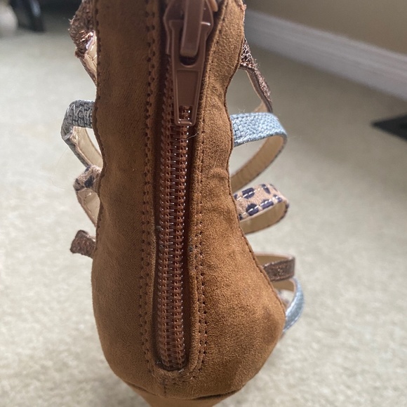 🆕️ Strappy Faux Suede Heels, Size 8.5 - Picture 5 of 10